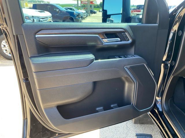 Used 2026 Chevrolet Silverado 2500 LT w/ Trail Boss Package AWD/4WD image 11