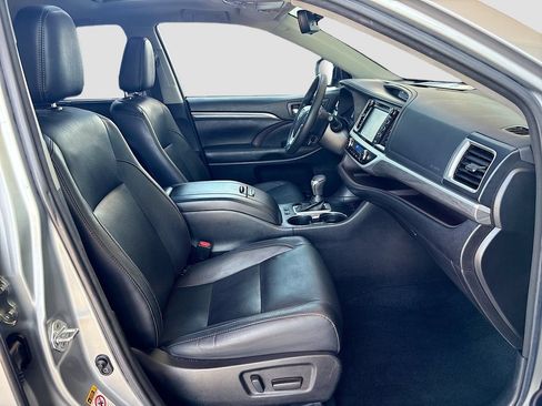 Used 2017 Toyota Highlander Limited AWD/4WD image 20