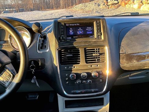 Used 2019 Dodge Grand Caravan SE image 6