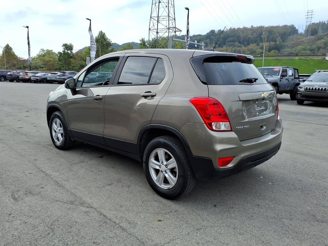 Used 2021 Chevrolet Trax LS w/ Tint and Cruise Package AWD/4WD image 4