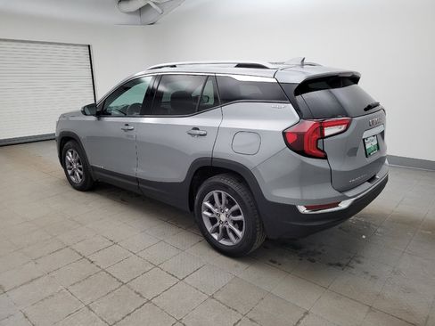 Used 2024 GMC Terrain SLT image 3