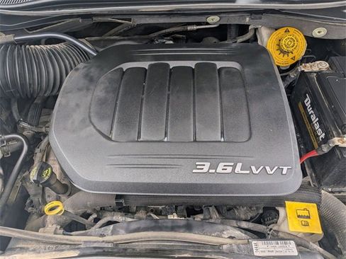 Used 2014 Chrysler Town & Country Touring image 26