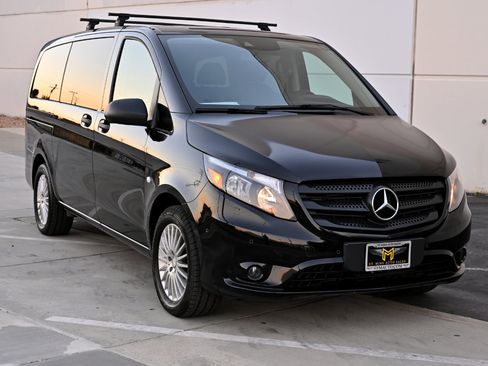 Used 2018 Mercedes-Benz Metris Passenger image 8