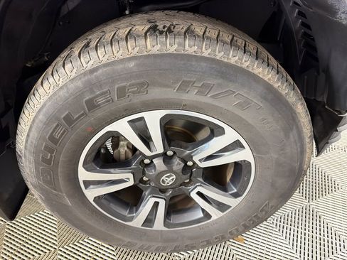 Used 2018 Toyota Tacoma TRD Sport image 13