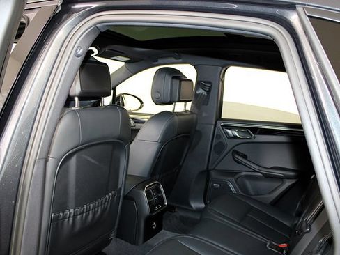Certified 2023 Porsche Macan AWD/4WD image 21