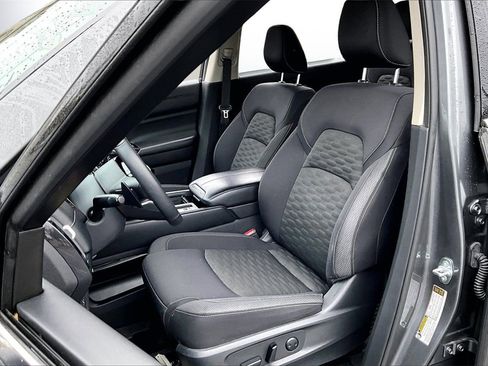 Used 2022 Nissan Pathfinder SV image 19