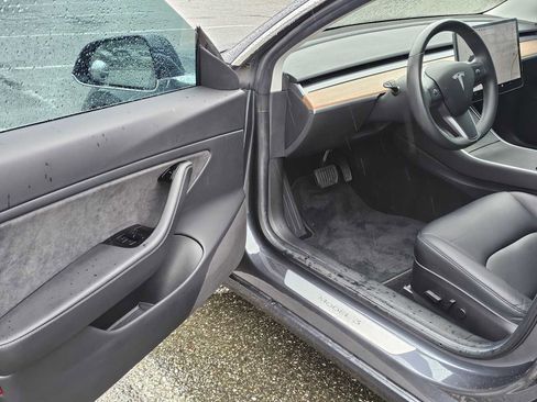 Used 2018 Tesla Model 3 Long Range image 19