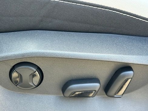 New 2026 Volkswagen Taos SE image 51