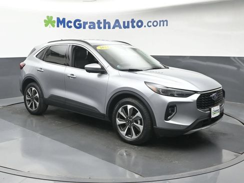 Used 2023 Ford Escape Platinum AWD/4WD image 2