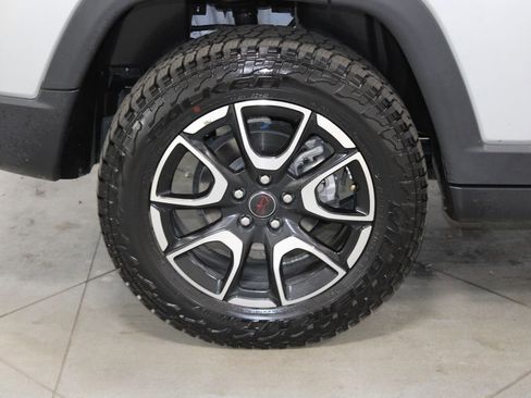 Used 2025 Jeep Compass Trailhawk AWD/4WD image 14