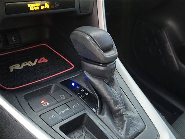 Used 2020 Toyota RAV4 LE FWD image 10