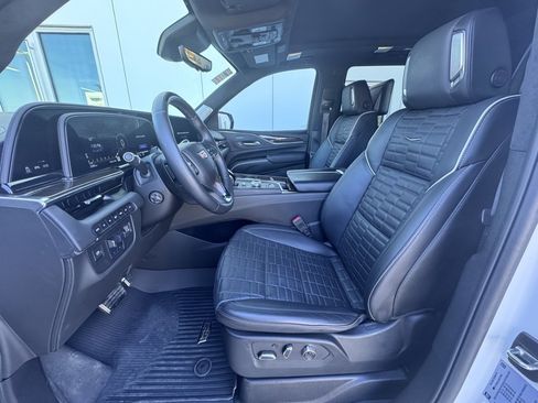 Used 2024 Cadillac Escalade Sport Platinum w/ LPO, ONYX Package image 9