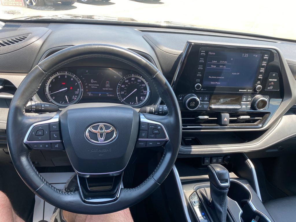 Used 2021 Toyota Highlander XLE AWD/4WD image 46