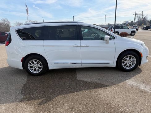Used 2020 Chrysler Pacifica Touring-L w/ Advanced Safetytec Group image 6