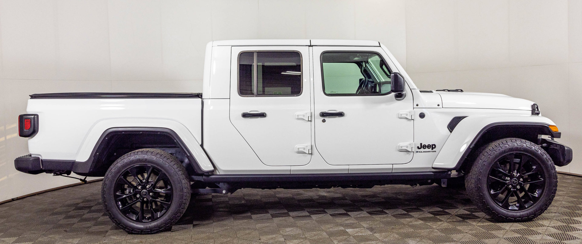 Used 2025 Jeep Gladiator Sport AWD/4WD image 10