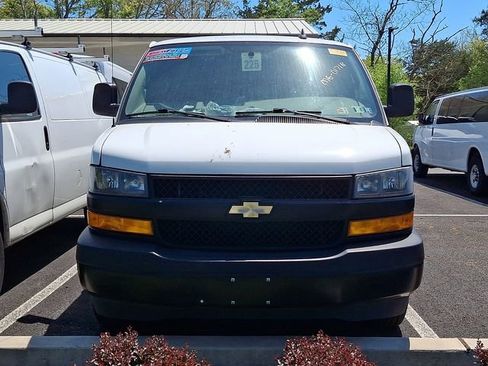 Used 2021 Chevrolet Express 2500 RWD image 2