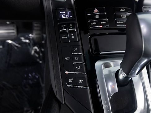 Certified 2017 Porsche Cayenne AWD/4WD image 33