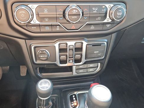 Used 2021 Jeep Wrangler Unlimited Sahara w/ Dual Top Group AWD/4WD image 19