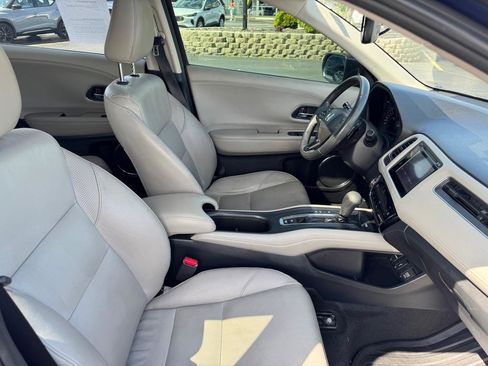 Used 2017 Honda HR-V EX-L image 9
