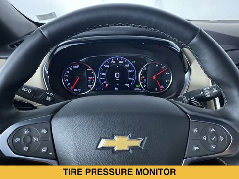 Used 2023 Chevrolet Traverse Premier AWD/4WD image 3