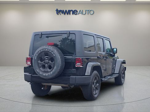 Used 2016 Jeep Wrangler Unlimited Sahara w/ Connectivity Group AWD/4WD image 5