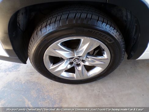 Used 2018 Toyota Highlander Limited FWD image 47