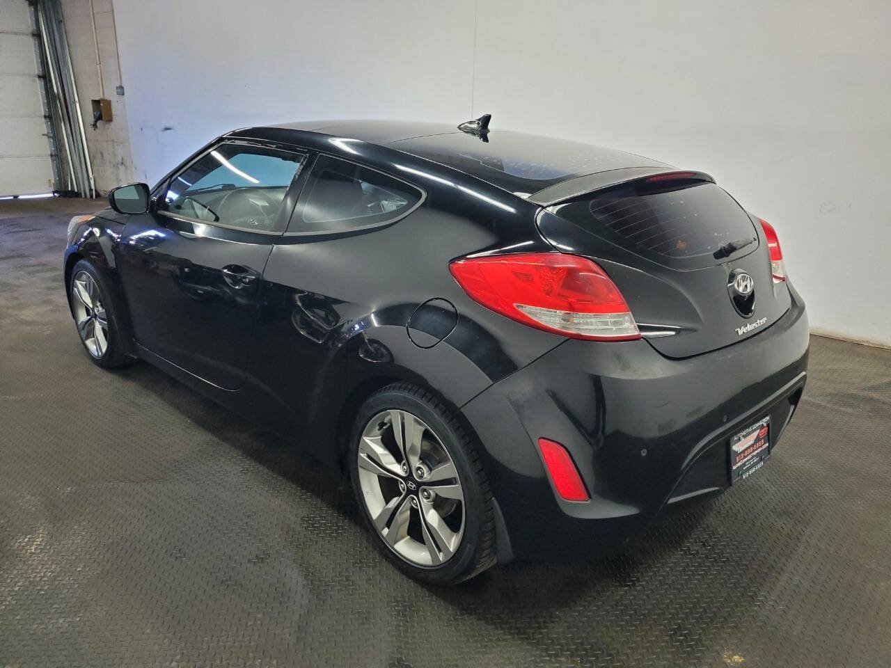 Used 2013 Hyundai Veloster w/ Style Pkg FWD image 5