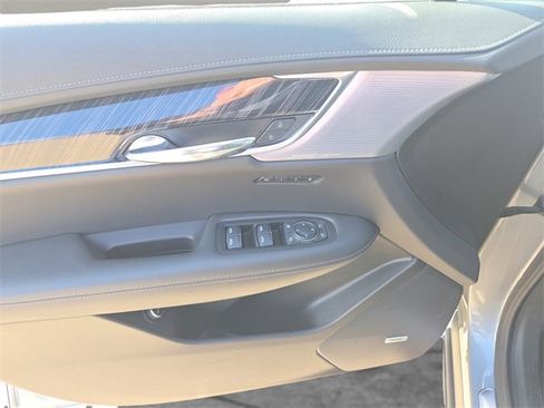 Used 2025 Cadillac XT6 Premium Luxury image 22