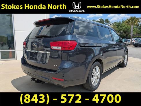 Used 2017 Kia Sedona LX w/ LX Essentials Premium Package image 10