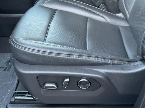 Used 2025 GMC Yukon XL Denali image 27