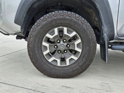 Used 2022 Toyota Tacoma TRD Off-Road w/ Technology Package AWD/4WD image 23