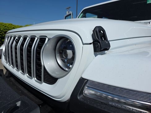New 2026 Jeep Wrangler Unlimited Sahara AWD/4WD image 30