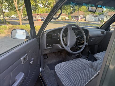 Used 1993 Toyota Pickup Deluxe AWD/4WD image 11