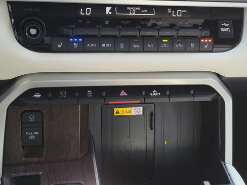 Used 2024 Toyota Sequoia Capstone AWD/4WD image 35