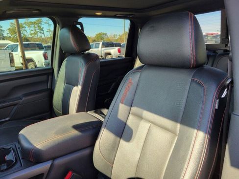 Used 2021 Nissan Titan PRO-4X w/ Pro-4x Convenience Package image 11
