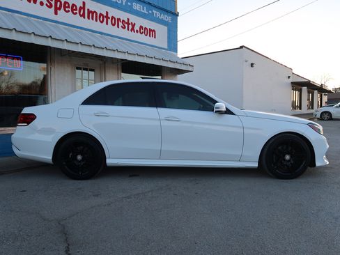 Used 2015 Mercedes-Benz E 400 4MATIC Sedan image 4