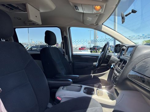 Used 2015 Dodge Grand Caravan SXT w/ Rear Park Assist Package FWD image 7