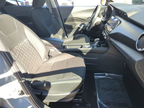 Used 2024 Nissan Kicks SV image 32