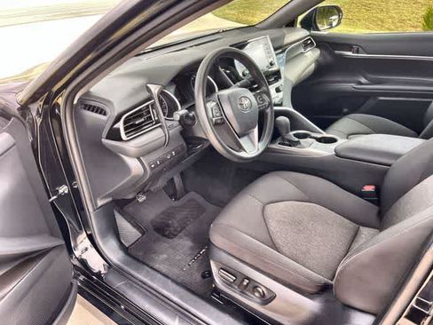 Used 2022 Toyota Camry LE w/ Carpet Mat Package (TMS) FWD image 3