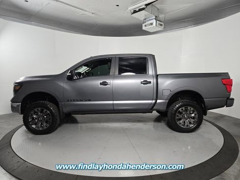 Used 2019 Nissan Titan SV w/ SV Convenience Package RWD image 3