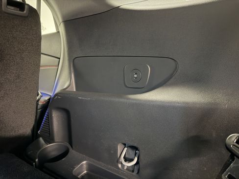 Used 2025 Ford Explorer ST-Line w/ Premium Package image 25