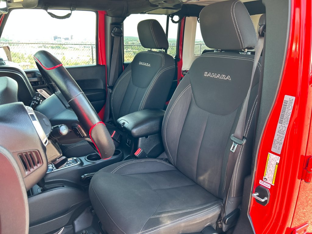 Used 2017 Jeep Wrangler Unlimited Sahara w/ Connectivity Group AWD/4WD image 15