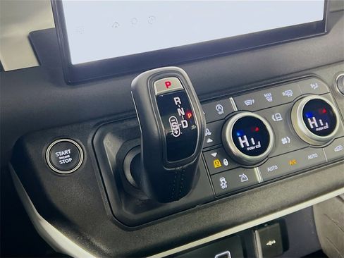 Used 2023 Land Rover Defender 130 SE image 17