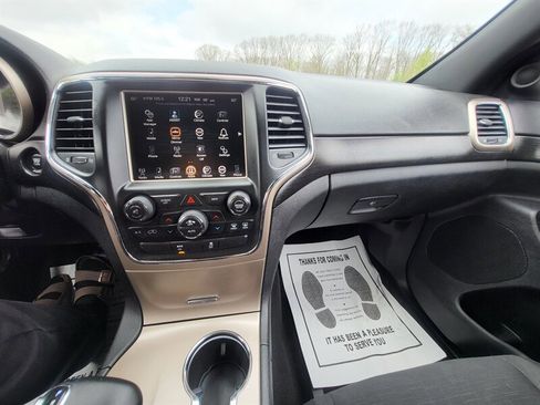 Used 2014 Jeep Grand Cherokee Laredo w/ 18" Wheel & 8.4" Radio Group AWD/4WD image 19