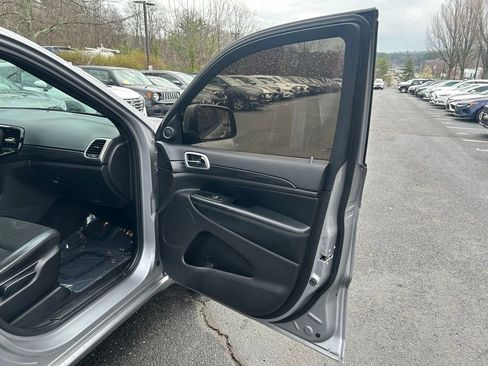 Used 2019 Jeep Grand Cherokee Altitude AWD/4WD image 27