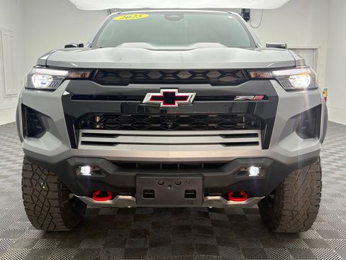 Used 2025 Chevrolet Colorado ZR2 w/ Technology Package AWD/4WD image 12