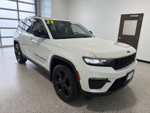 Used 2023 Jeep Grand Cherokee Limited w/ Black Appearance Package AWD/4WD image 2
