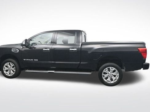 Used 2016 Nissan Titan SL image 10