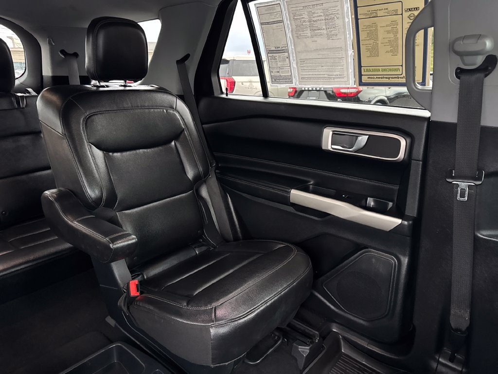 Used 2021 Ford Explorer XLT w/ Equipment Group 202A AWD/4WD image 15