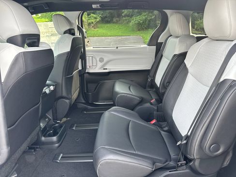 Used 2026 Toyota Sienna XSE AWD/4WD image 17